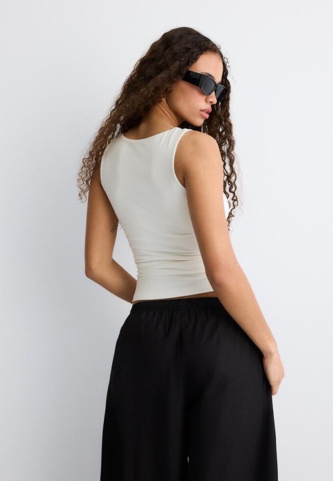 Camiseta de poliamida con tirantes anchos Camiseta de poliamida con tirantes anchos