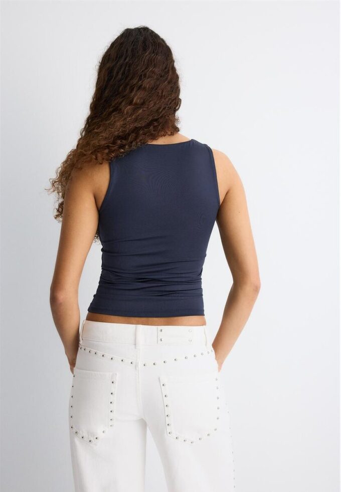 Camiseta de poliamida con tirantes anchos Camiseta de poliamida con tirantes anchos