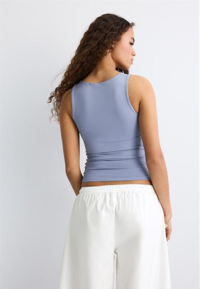 Camiseta de poliamida con tirantes anchos Camiseta de poliamida con tirantes anchos