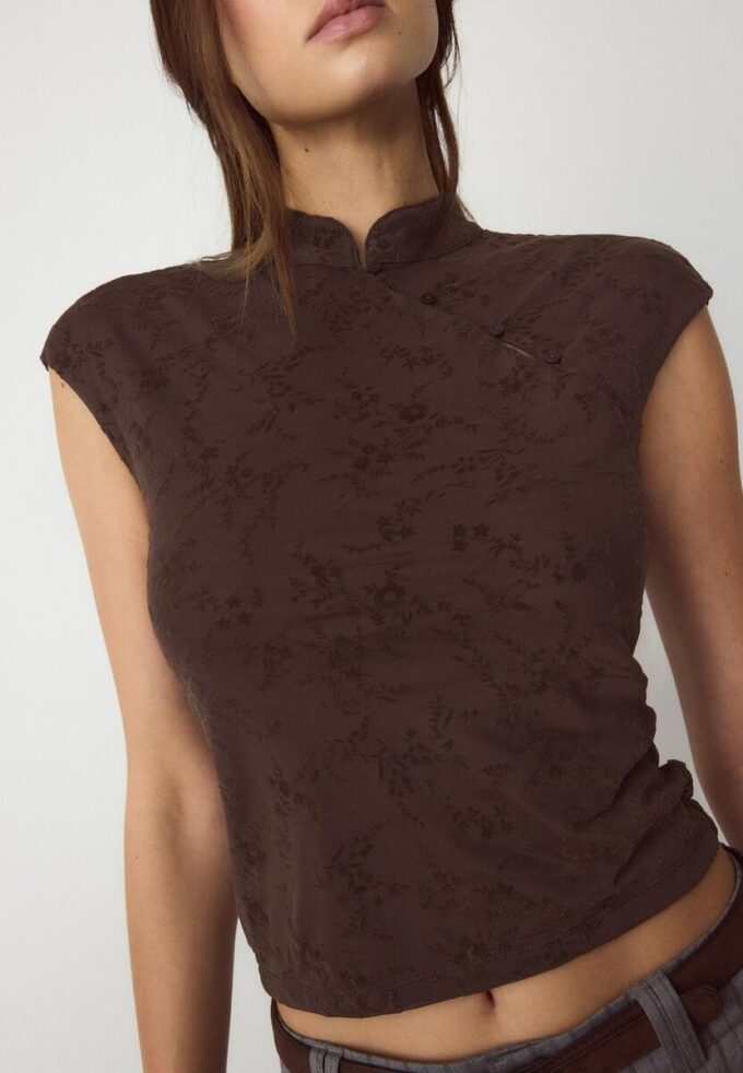 Camiseta estilo qipao con estampado flocado Camiseta estilo qipao con estampado flocado