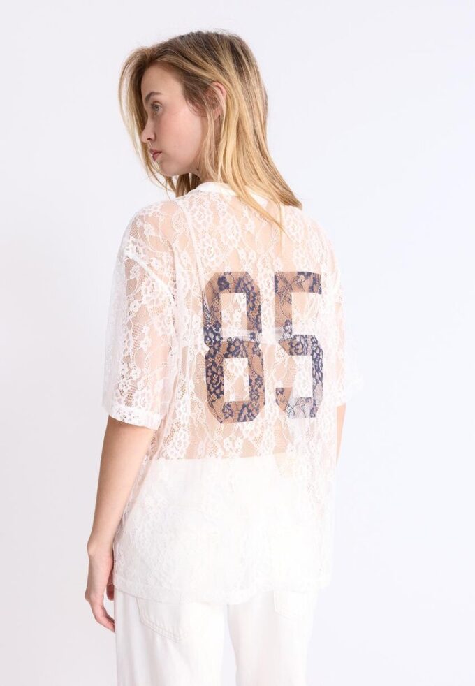Camiseta oversize de encaje con detalle gráfico