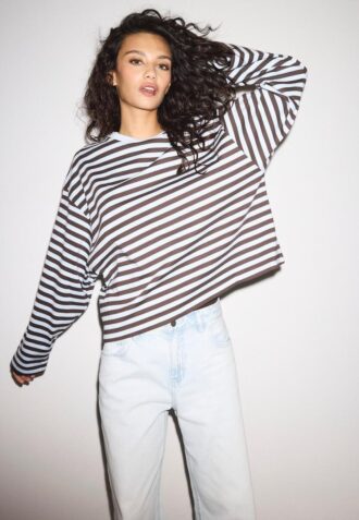 Camiseta oversize de manga larga a rayas