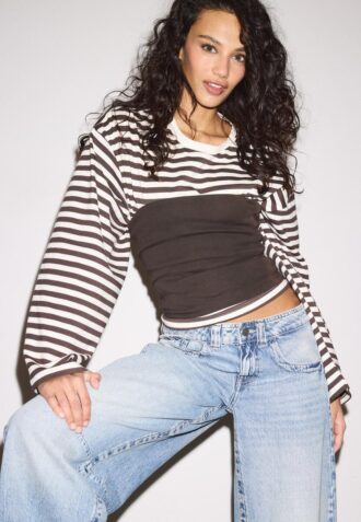 Camiseta oversize de manga larga a rayas