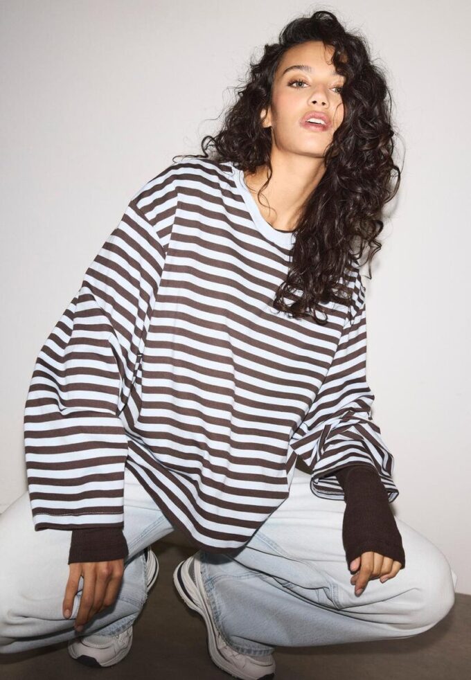 Camiseta oversize de manga larga a rayas Camiseta oversize de manga larga a rayas