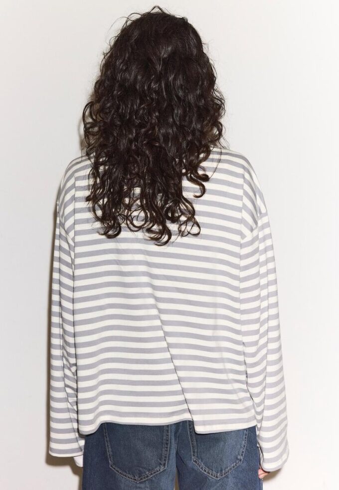 Camiseta oversize de manga larga a rayas Camiseta oversize de manga larga a rayas