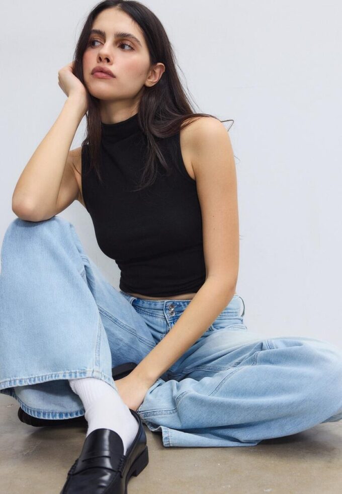 Camiseta sin mangas con cuello de embudo Camiseta sin mangas con cuello de embudo