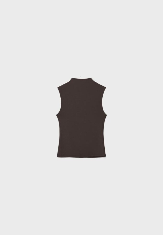 Camiseta sin mangas con cuello de embudo