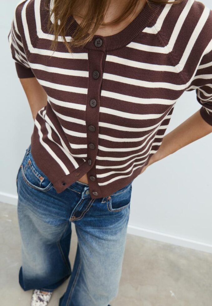 Cardigan de punto con botones y mangas raglán Cardigan de punto con botones y mangas raglán