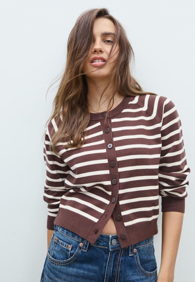 Cardigan de punto con botones y mangas raglán Cardigan de punto con botones y mangas raglán
