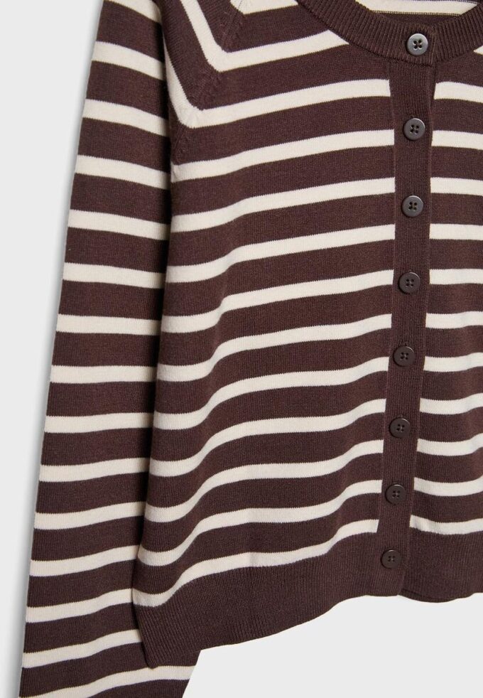 Cardigan de punto con botones y mangas raglán Cardigan de punto con botones y mangas raglán