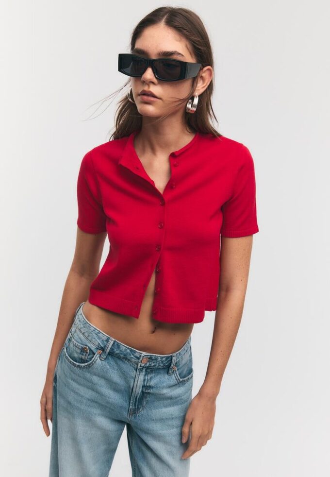 Cardigan de punto con cuello alto y botones Cardigan de punto con cuello alto y botones
