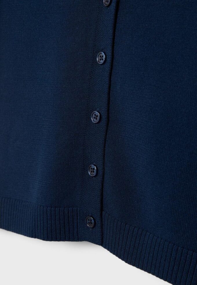 Cardigan de punto con cuello alto y botones Cardigan de punto con cuello alto y botones
