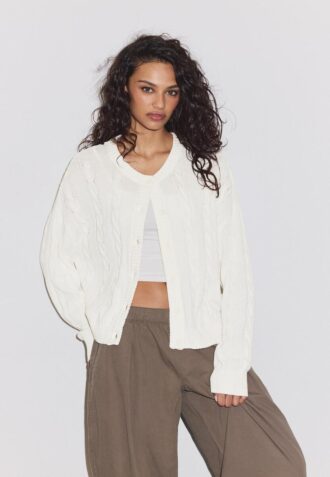 Cardigan de punto trenzado con botones