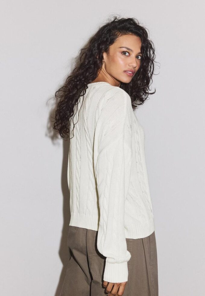 Cardigan de punto trenzado con botones Cardigan de punto trenzado con botones