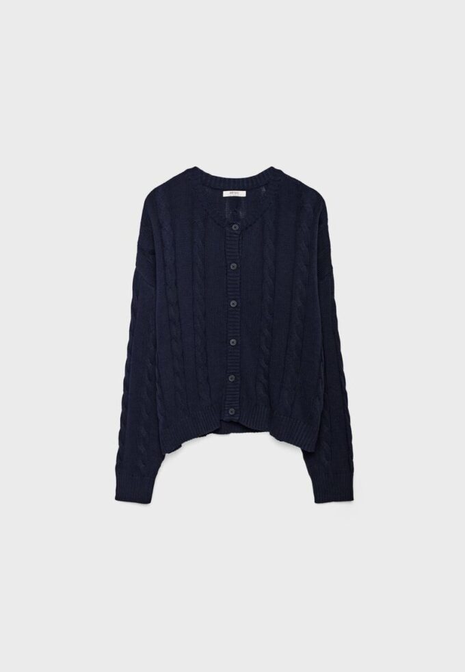 Cardigan de punto trenzado con botones Cardigan de punto trenzado con botones