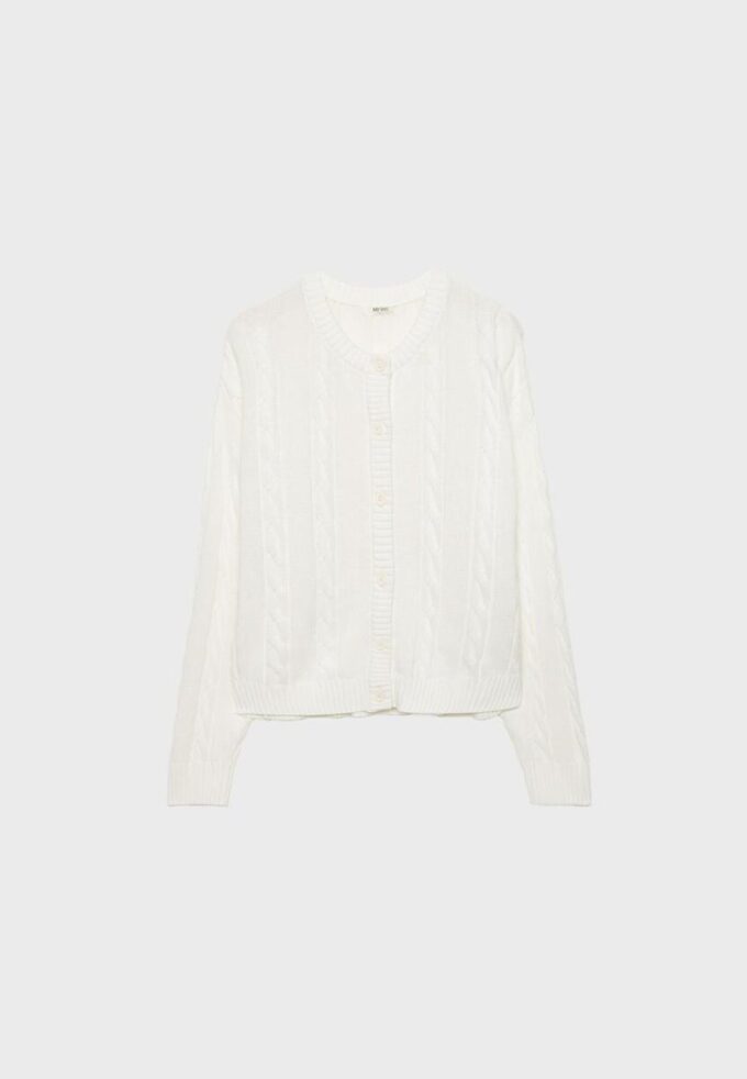 Cardigan de punto trenzado con botones Cardigan de punto trenzado con botones