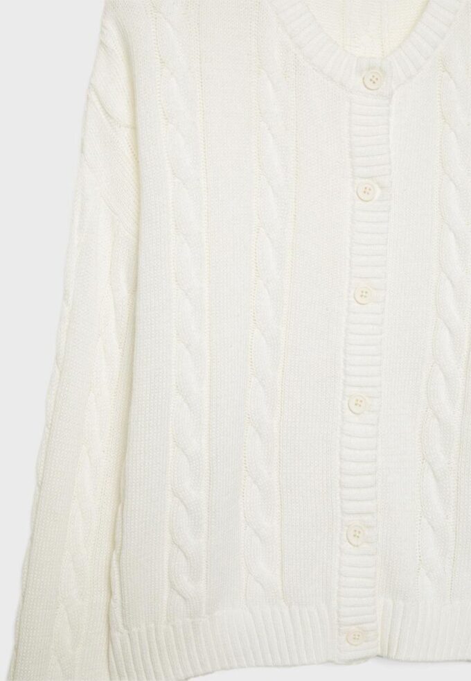 Cardigan de punto trenzado con botones Cardigan de punto trenzado con botones