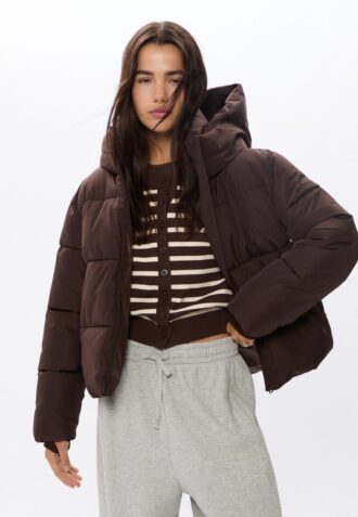 Chaqueta acolchada básica con capucha