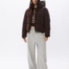 Chaqueta acolchada básica con capucha Chaqueta acolchada básica con capucha
