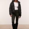 Chaqueta acolchada básica con capucha Chaqueta acolchada básica con capucha