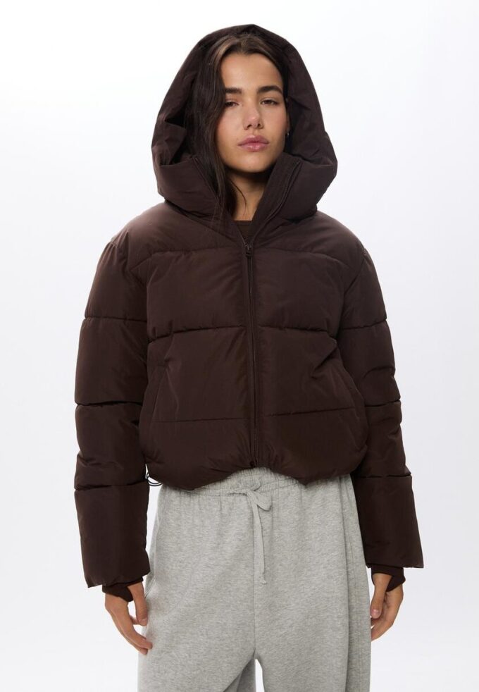 Chaqueta acolchada básica con capucha Chaqueta acolchada básica con capucha