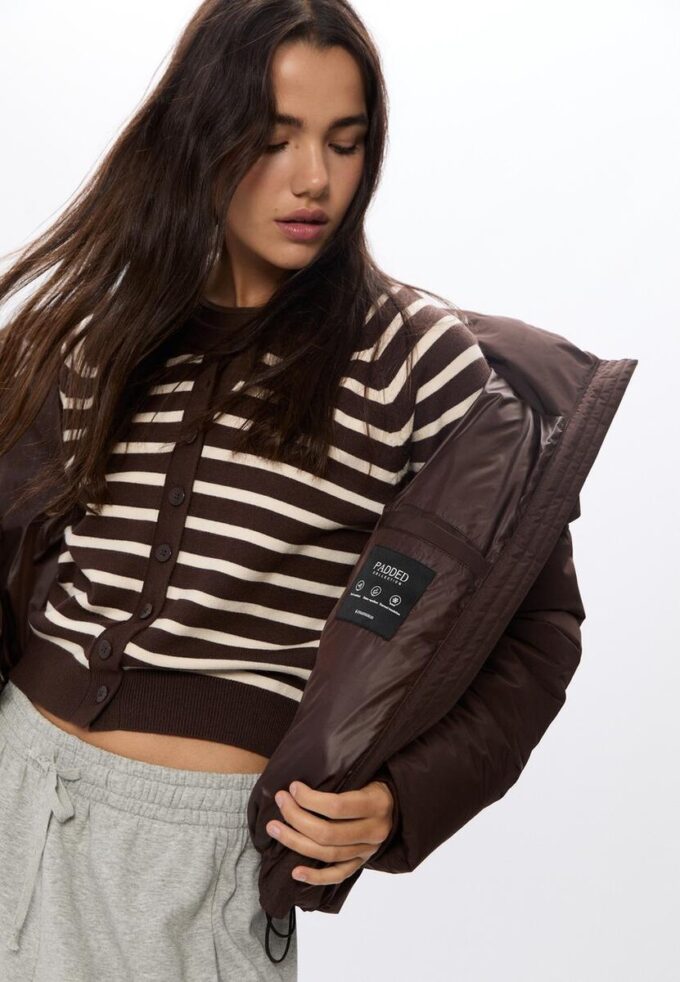 Chaqueta acolchada básica con capucha Chaqueta acolchada básica con capucha