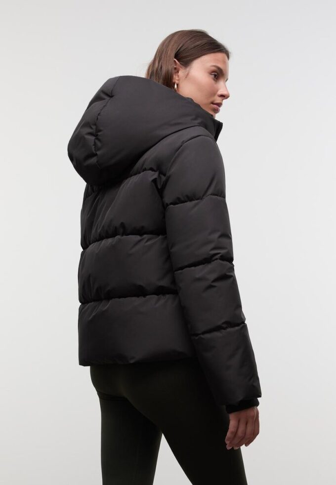 Chaqueta acolchada básica con capucha Chaqueta acolchada básica con capucha