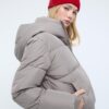 Chaqueta acolchada básica con capucha Chaqueta acolchada básica con capucha