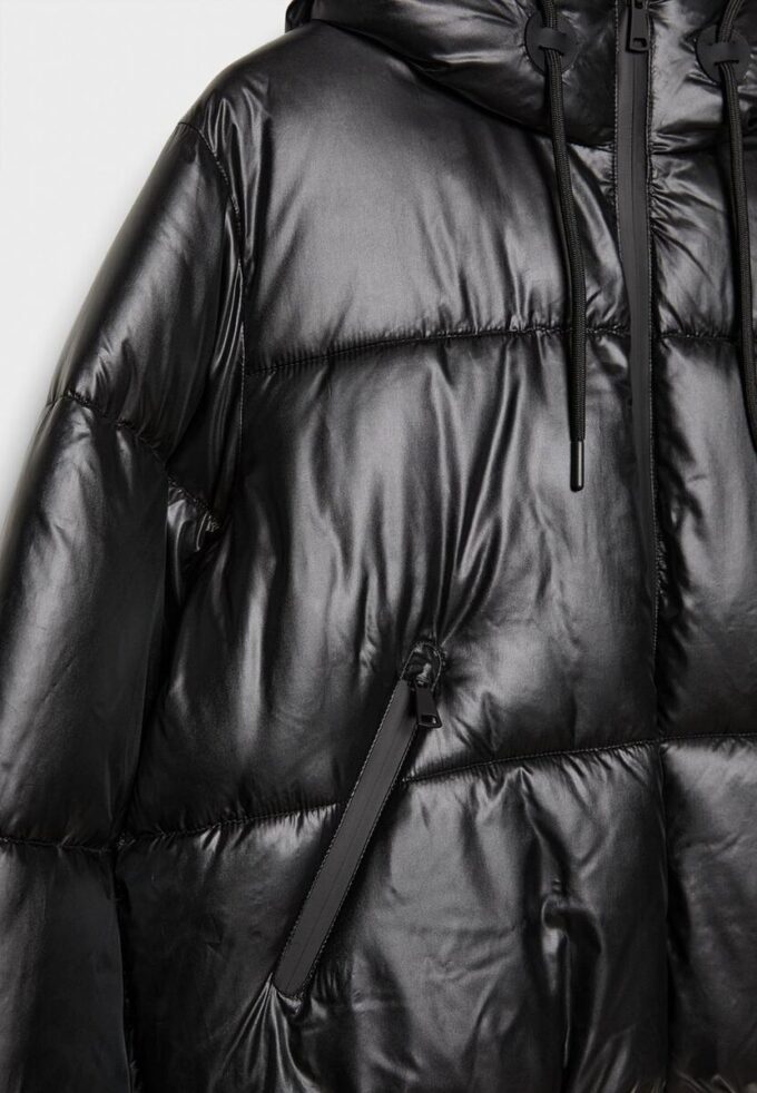 Chaqueta acolchada con capucha metalizada Chaqueta acolchada con capucha metalizada