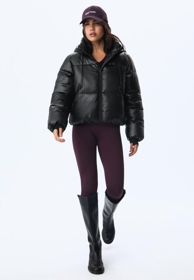 Chaqueta acolchada con capucha metalizada Chaqueta acolchada con capucha metalizada