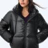 Chaqueta acolchada con capucha metalizada Chaqueta acolchada con capucha metalizada