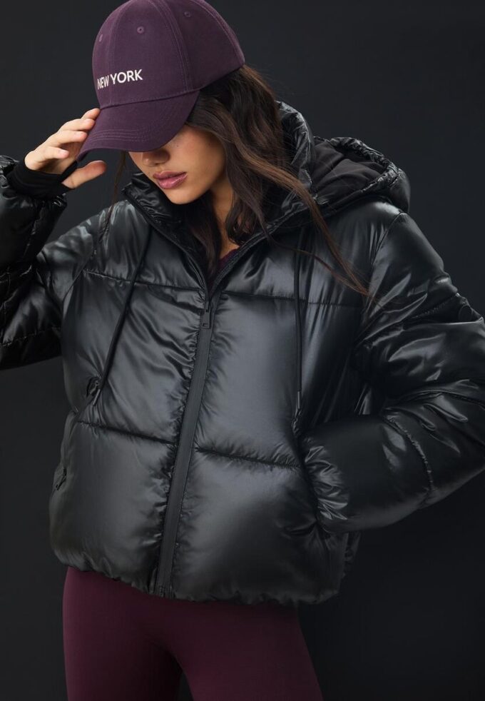 Chaqueta acolchada con capucha metalizada Chaqueta acolchada con capucha metalizada