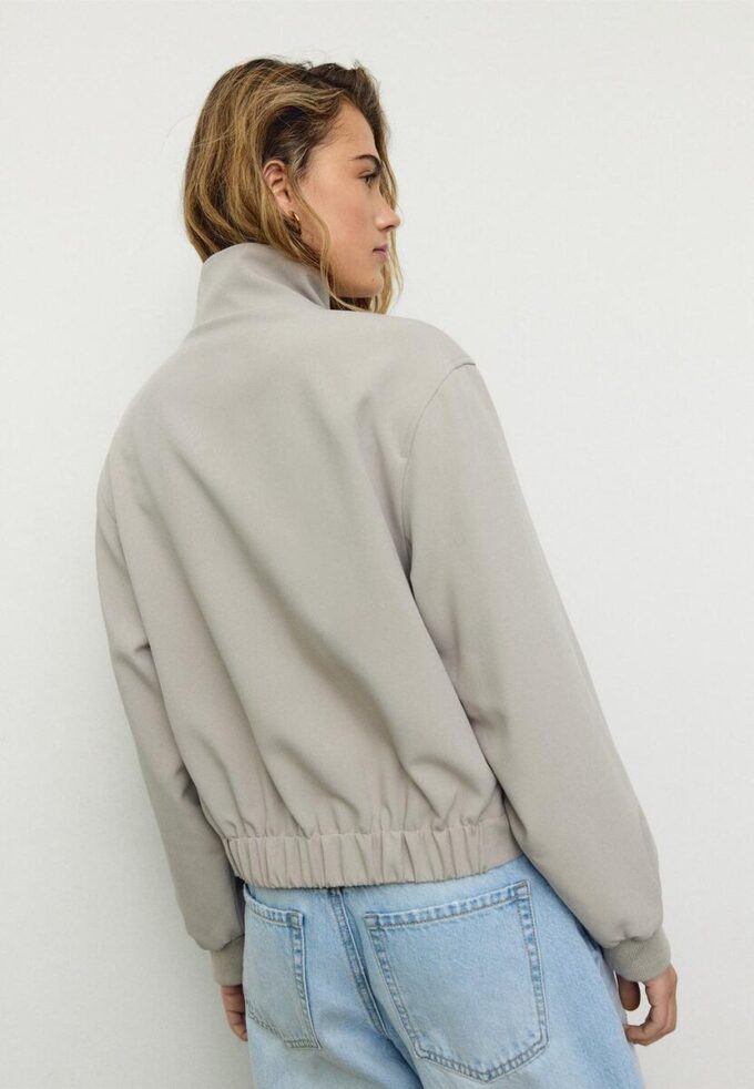 Chaqueta acolchada de cuello alto Chaqueta acolchada de cuello alto