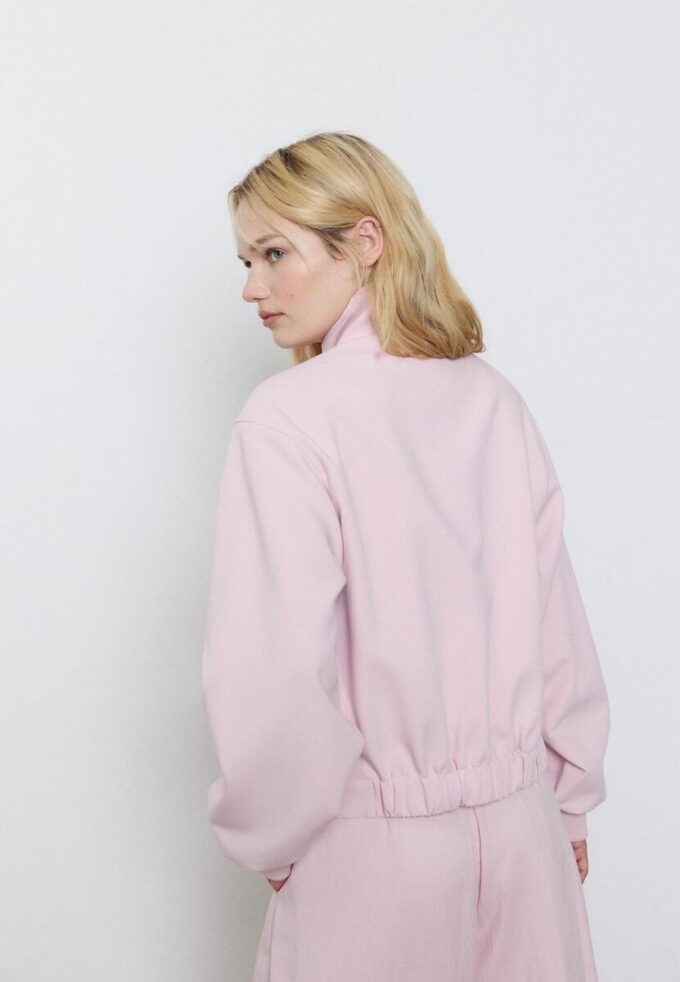 Chaqueta acolchada de cuello alto Chaqueta acolchada de cuello alto