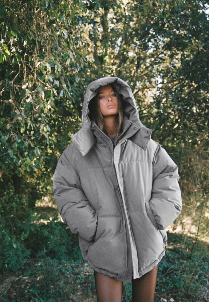 Chaqueta acolchada oversize con capucha Chaqueta acolchada oversize con capucha