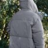 Chaqueta acolchada oversize con capucha Chaqueta acolchada oversize con capucha