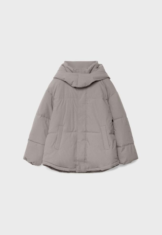 Chaqueta acolchada oversize con capucha Chaqueta acolchada oversize con capucha