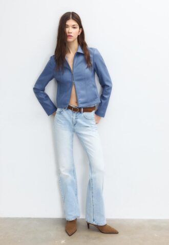 Chaqueta ajustada con efecto piel