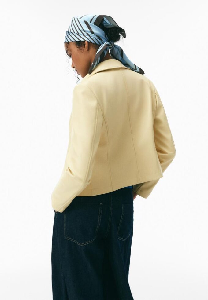 Chaqueta ajustada con efecto piel Chaqueta ajustada con efecto piel