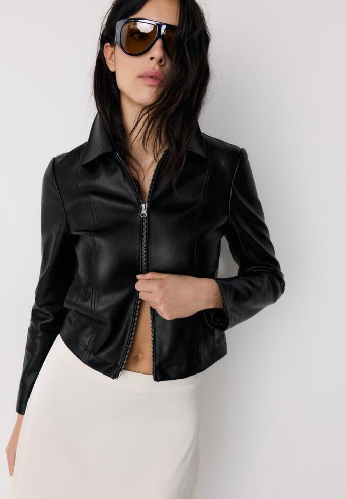 Chaqueta ajustada con efecto piel Chaqueta ajustada con efecto piel