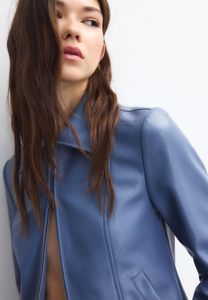Chaqueta ajustada con efecto piel Chaqueta ajustada con efecto piel