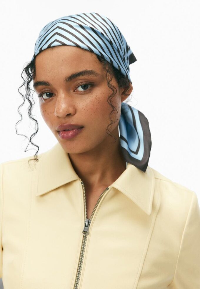 Chaqueta ajustada con efecto piel Chaqueta ajustada con efecto piel