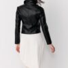 Chaqueta ajustada con efecto piel Chaqueta ajustada con efecto piel