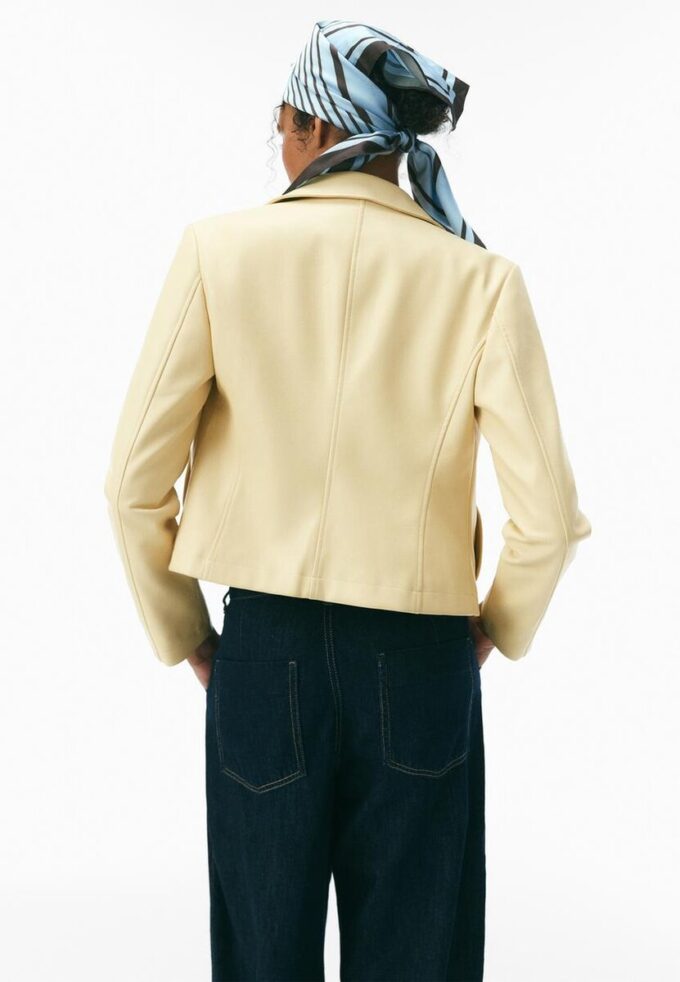 Chaqueta ajustada con efecto piel Chaqueta ajustada con efecto piel
