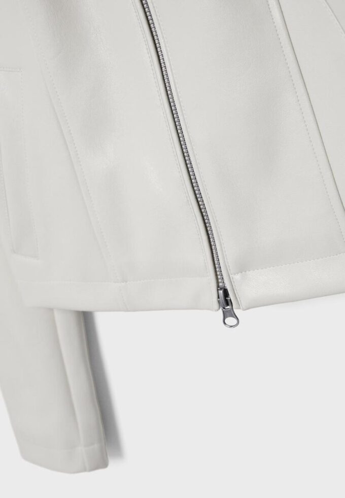 Chaqueta ajustada con efecto piel Chaqueta ajustada con efecto piel
