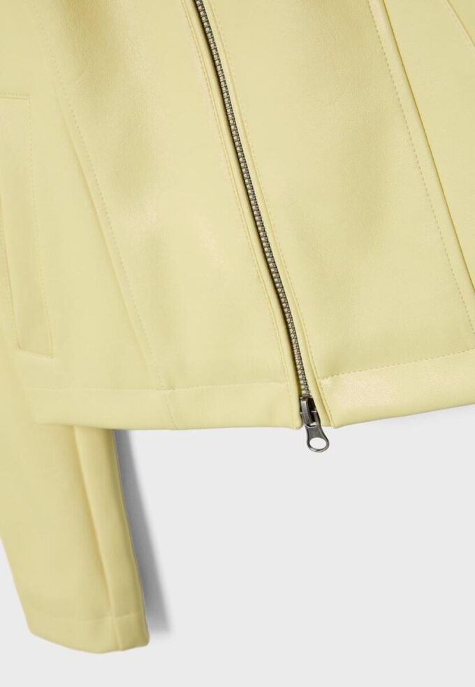 Chaqueta ajustada con efecto piel Chaqueta ajustada con efecto piel