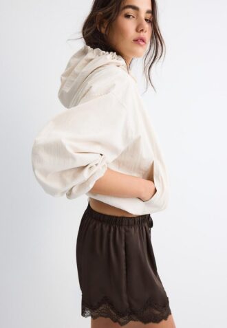 Chaqueta básica con capucha de nailon Chaqueta básica con capucha de nailon
