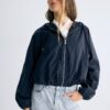 Chaqueta básica con capucha de nailon Chaqueta básica con capucha de nailon