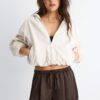 Chaqueta básica con capucha de nailon Chaqueta básica con capucha de nailon