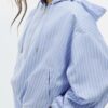 Chaqueta básica con capucha de nylon a rayas Chaqueta básica con capucha de nylon a rayas